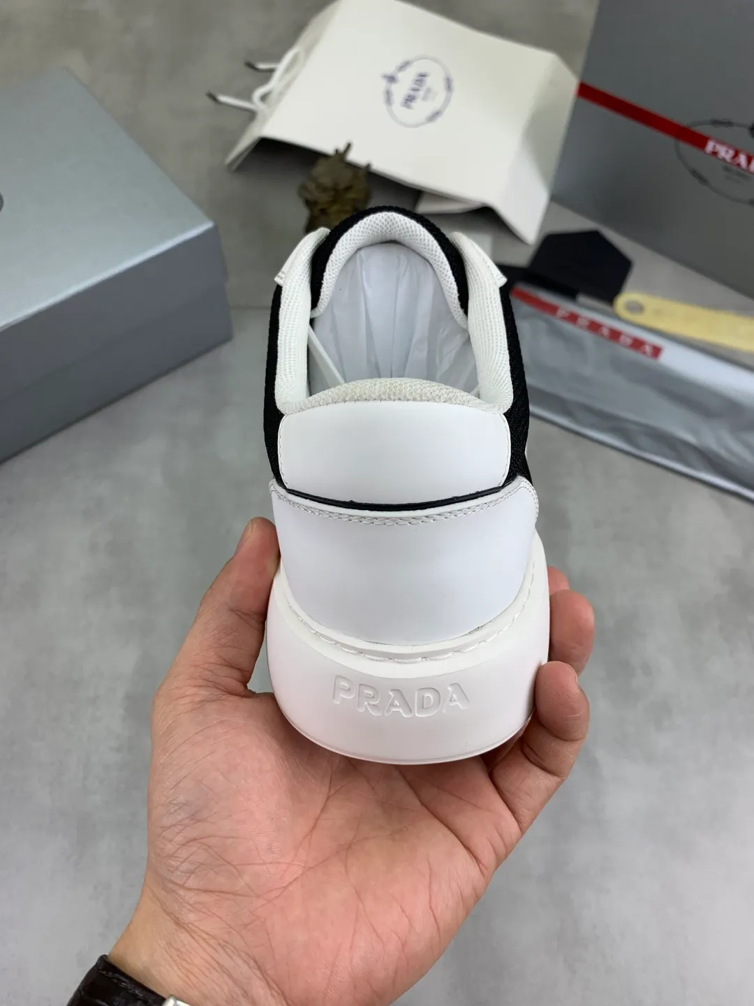 Men's men's shoes 💰P542💰 [New style] popular models are on the official website, 🆘 The trendy brand (Prada) mainly promotes popular models, avant-garde and versatile fashionable men's shoes private version mold opening, cowhide surface splicing 1:1.. Fashionable and simple, original imported cowhide lining cowhide feet; the atmosphere and personality are more fashionable, eye-catching and pursuing class. It will subvert the old idea and be a must-have for fashionistas with you! Must keep it! Tall and comfortable, large and low, high-end quality workmanship. Size: 38-44 4️⃣colors available.
